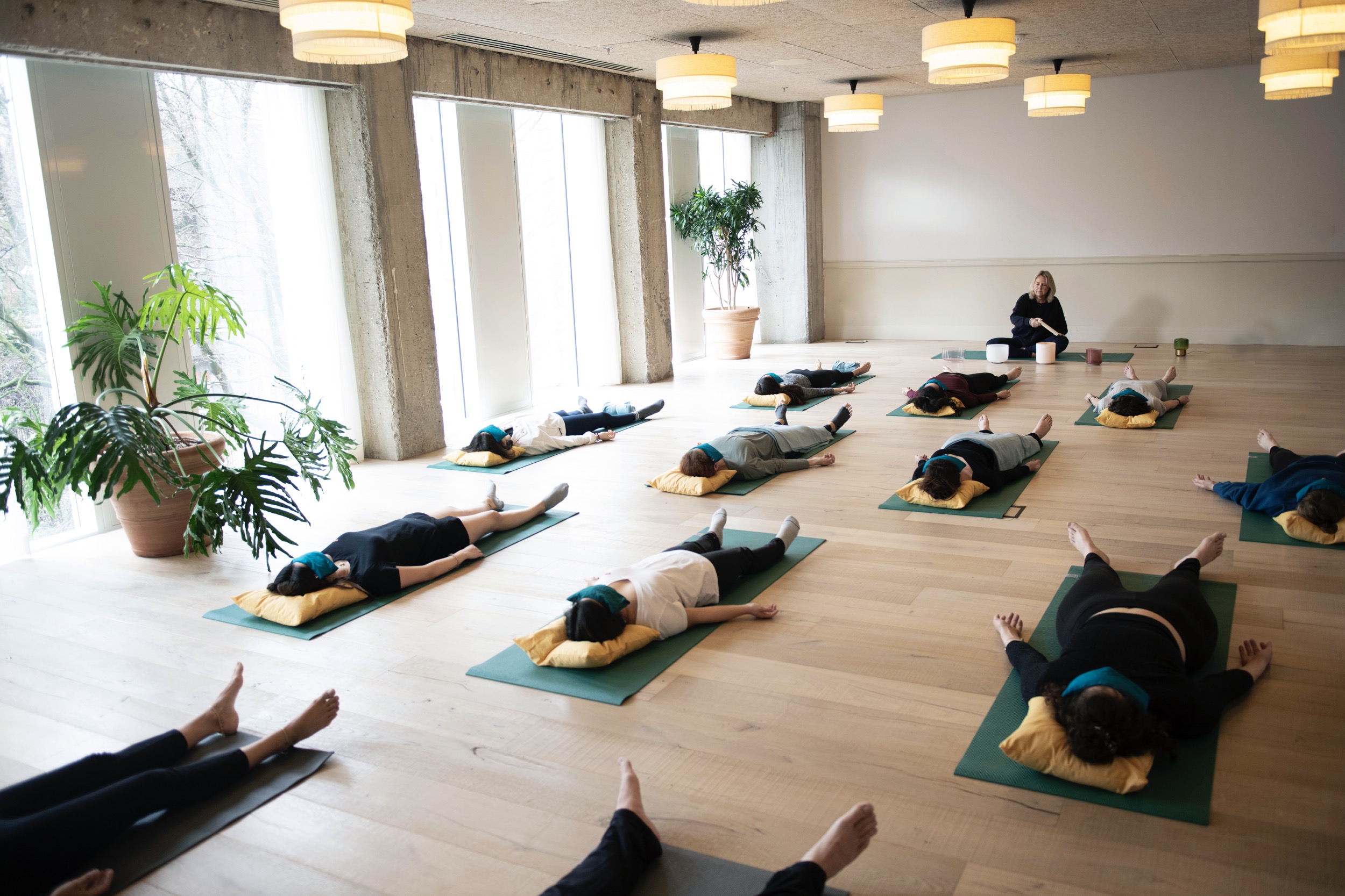 Yoga@Office - bien-être en entreprise en Belgique - yoga, Pilates, massages, teambuilding - wellbeing at the office