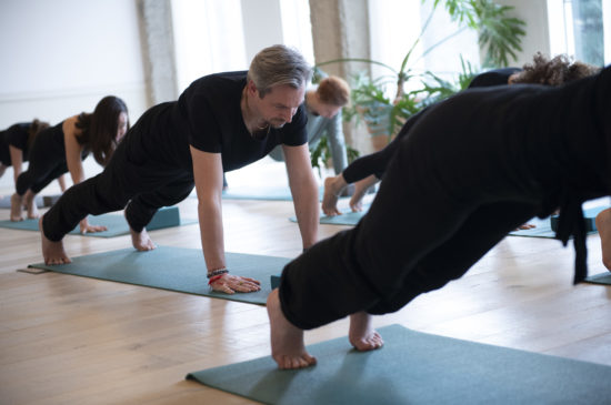 Yoga@Office - bien-être en entreprise en Belgique - yoga, Pilates, massages, teambuilding - wellbeing at the office